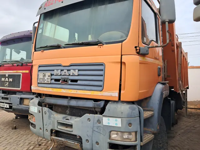 2011 MAN DIESEL TRUCK