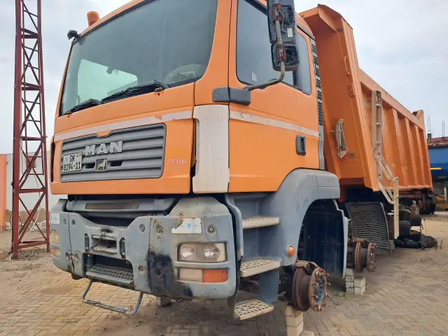 2011 MAN DIESEL TRUCK