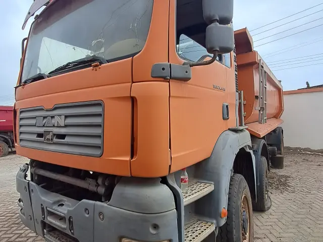 2011 MAN DIESEL TRUCK