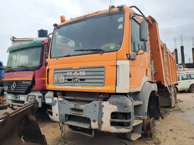 2011 MAN DIESEL TRUCK