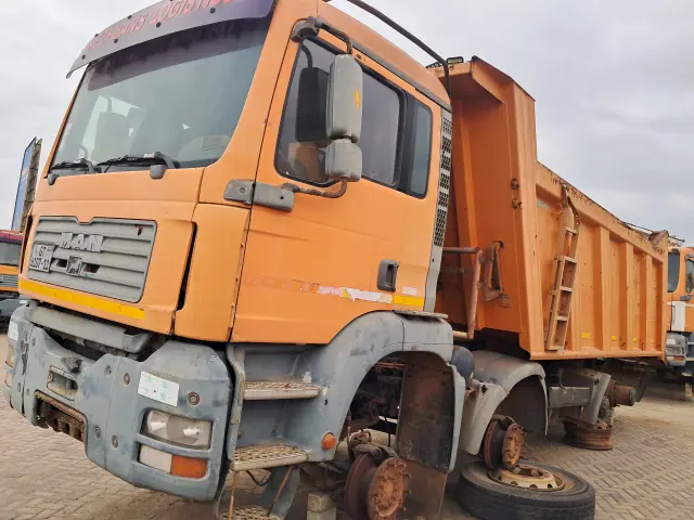 2011 MAN DIESEL TRUCK