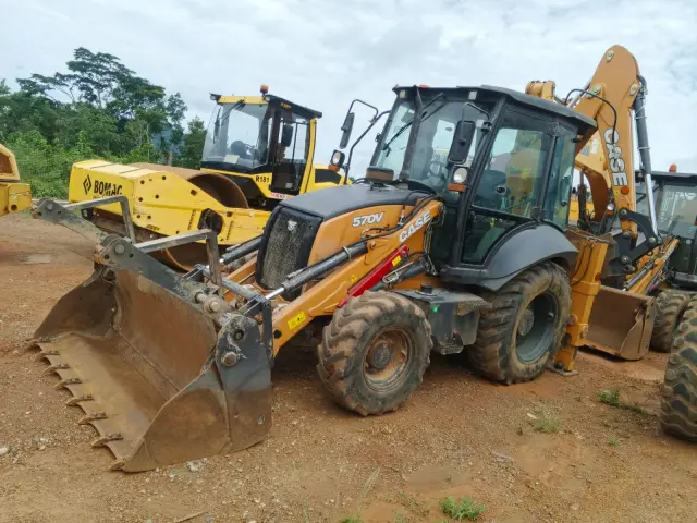2025 Case 570v TLB